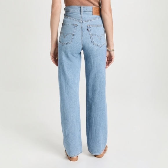 LEVI’S Premium High Loose Jean Light Wash Size 24 x 31” - Picture 2 of 9